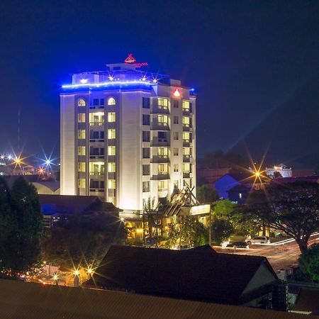 Banlung Yeak Loam Hotel מראה חיצוני תמונה
