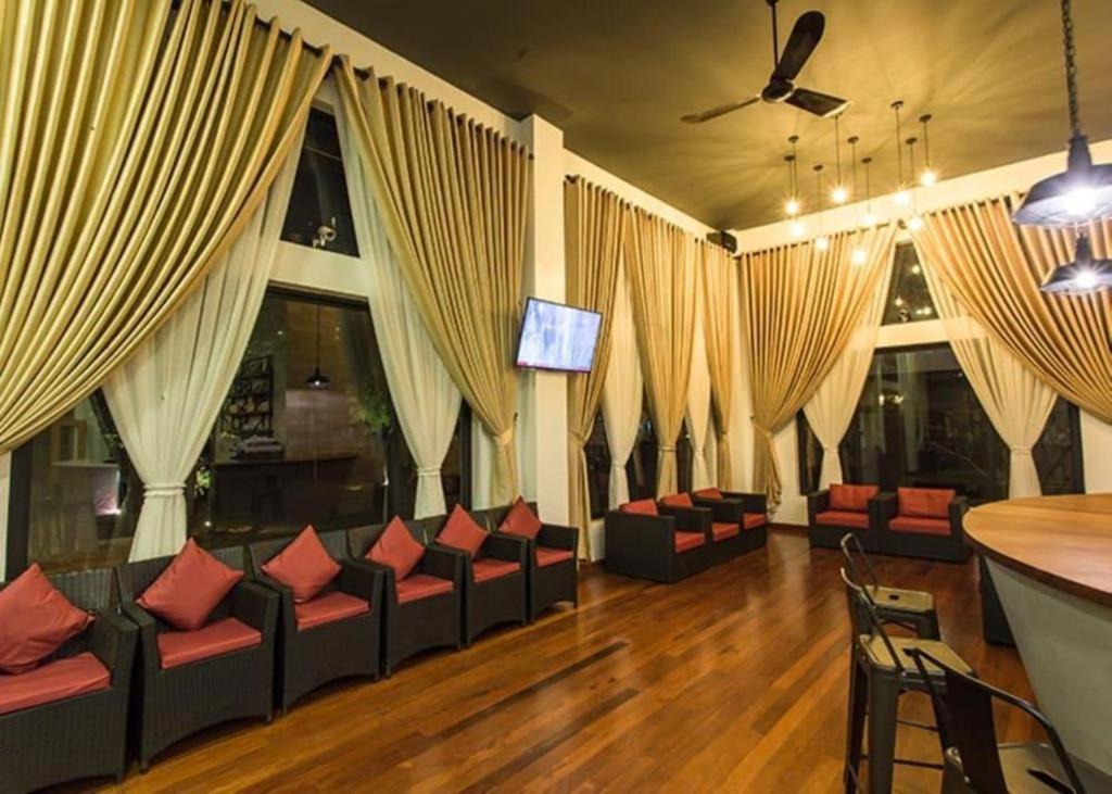 Banlung Yeak Loam Hotel מראה חיצוני תמונה