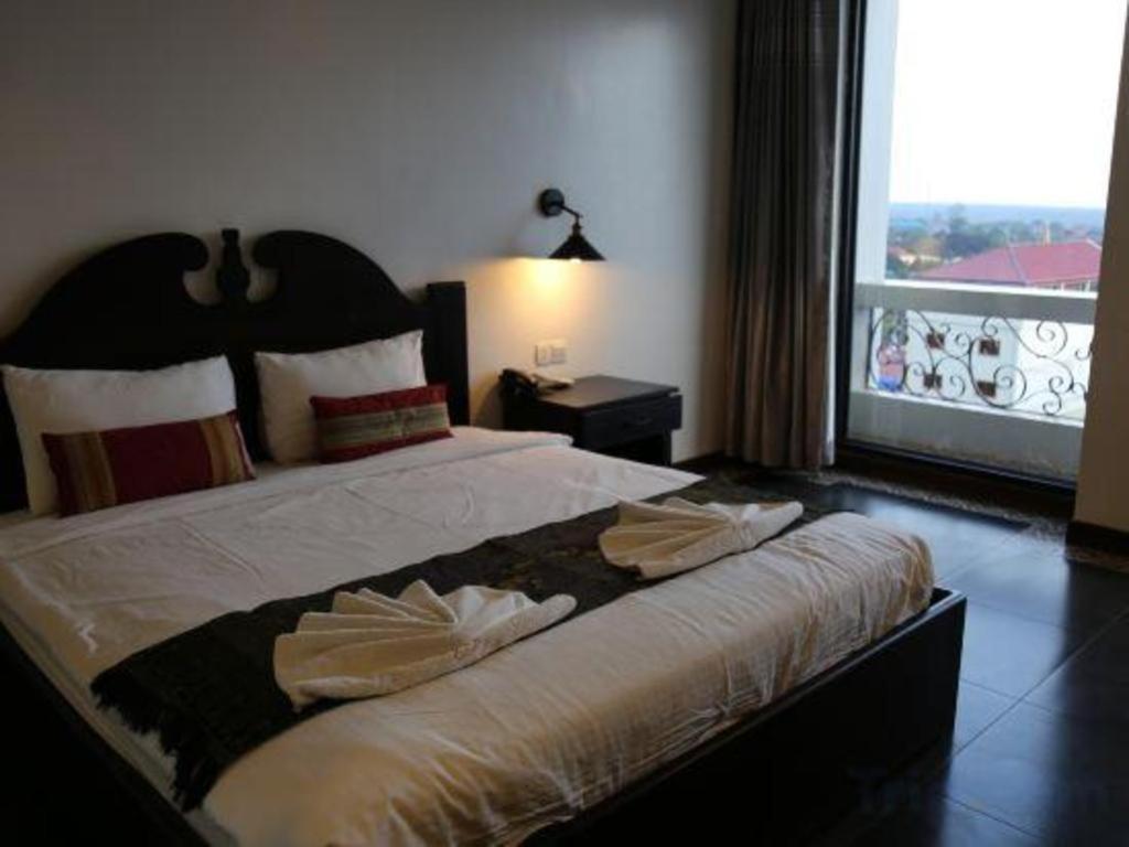 Banlung Yeak Loam Hotel מראה חיצוני תמונה