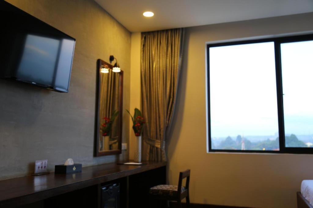 Banlung Yeak Loam Hotel מראה חיצוני תמונה