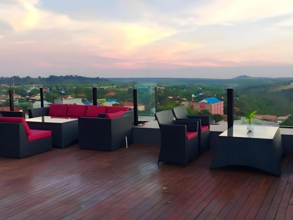 Banlung Yeak Loam Hotel מראה חיצוני תמונה