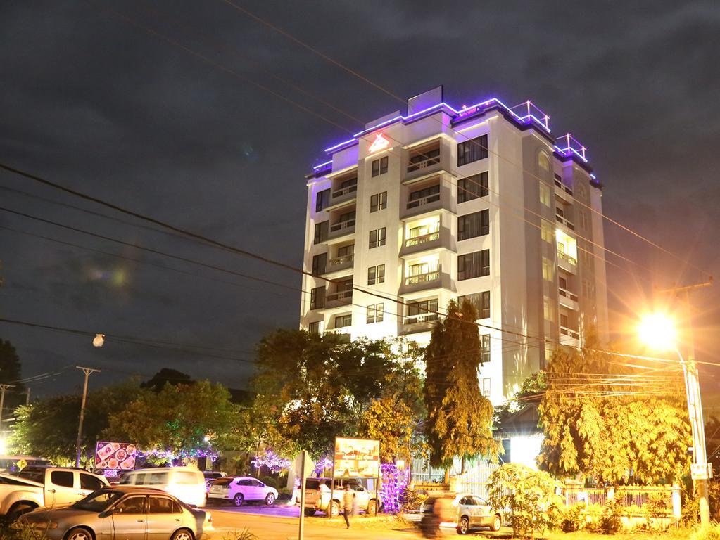 Banlung Yeak Loam Hotel מראה חיצוני תמונה